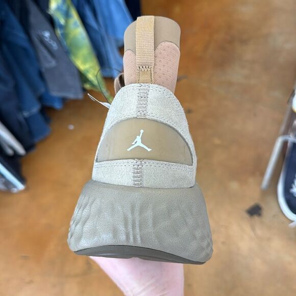 Jordan sneakers  - Picture 3 of 6